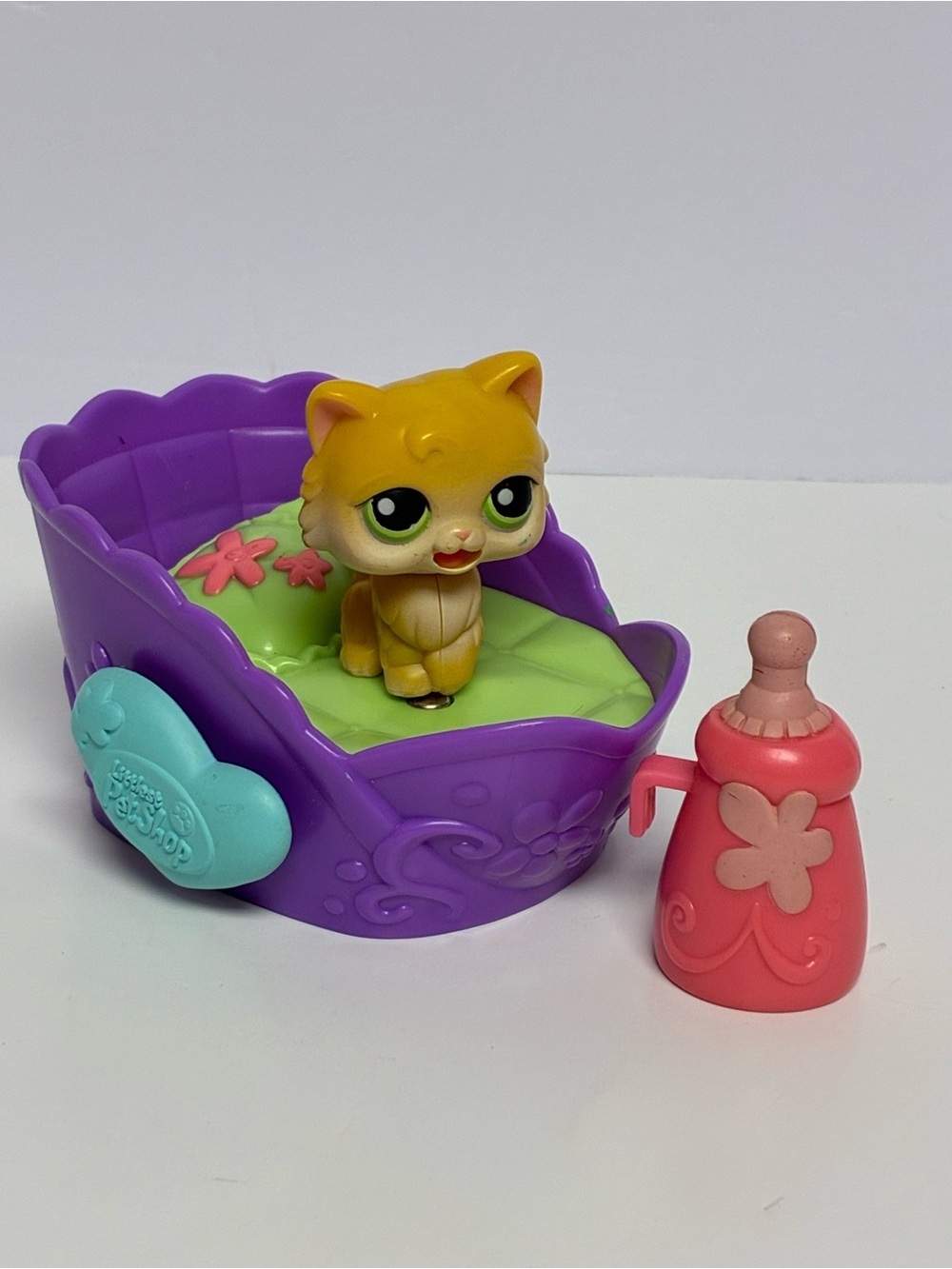 Littlest Pet Shop LPS PERSIAN CAT MAGIC MOTION KITTY Bassinet Tongue Moves